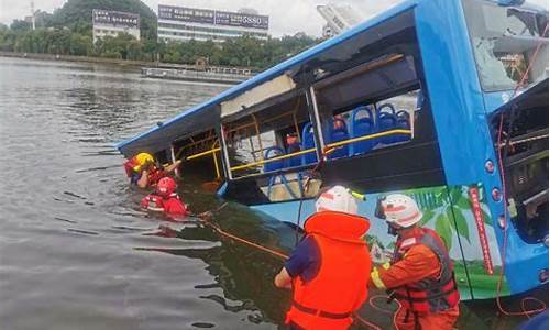 贵州安顺高考大巴车坠湖_安顺高考公交车事件