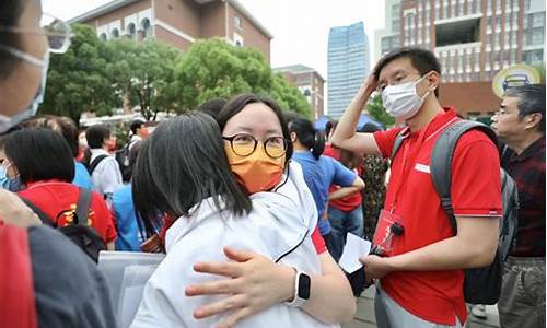 直击高考现场!济南市中区5254名考生赶考_直击高考现场