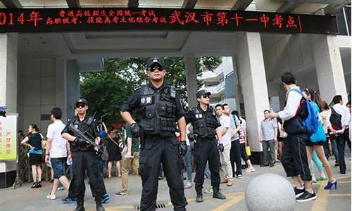 高考执勤特警,高考考场外执勤特警被班主任一眼认出 随后的对话曝光